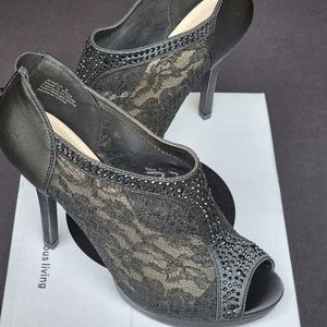 Womens dressy heels size 8 and 6